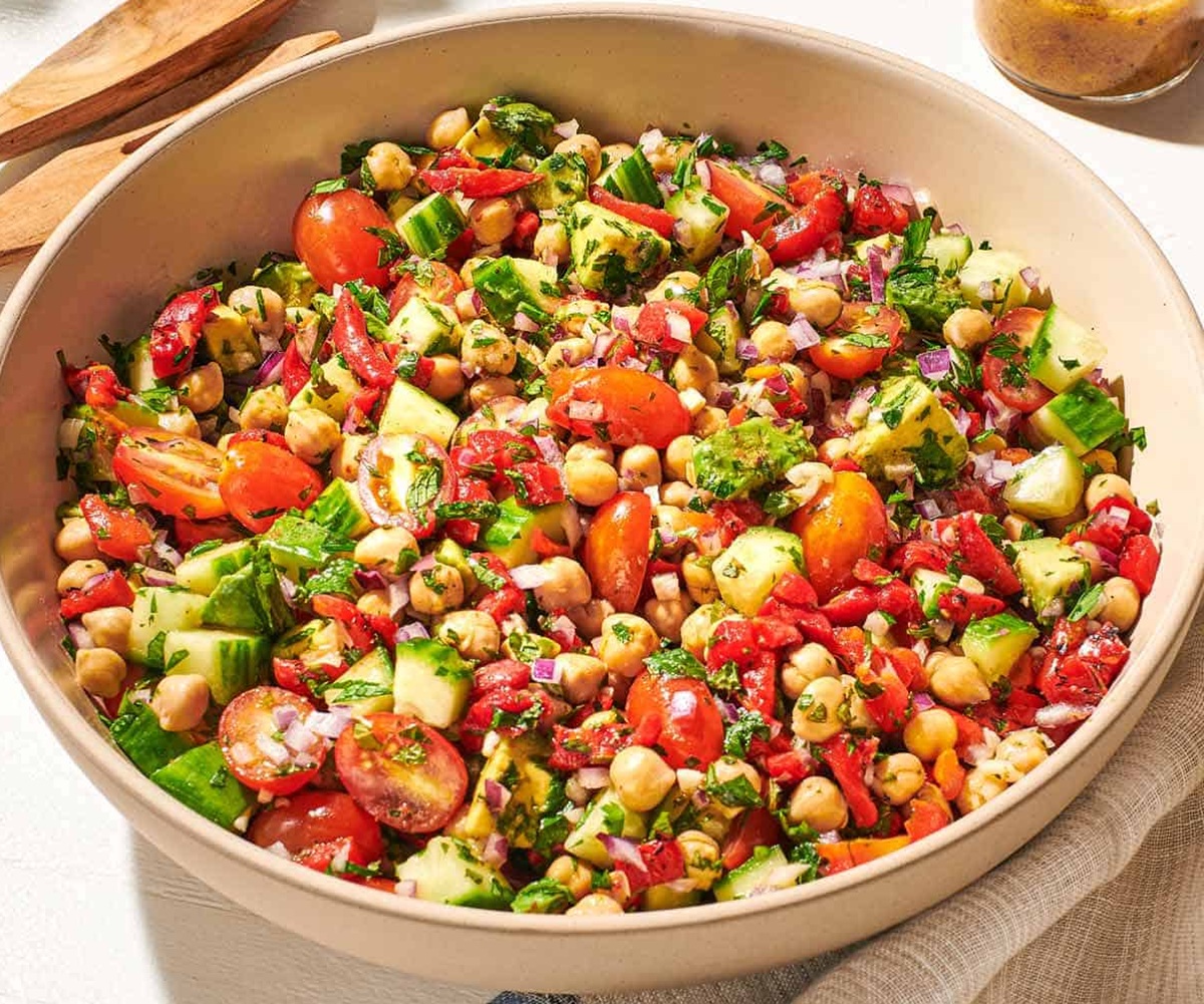 Spicy chickpea and avocado salad with a zesty dressing